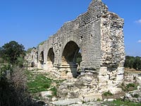 aqueduc romaine dans les alpilles